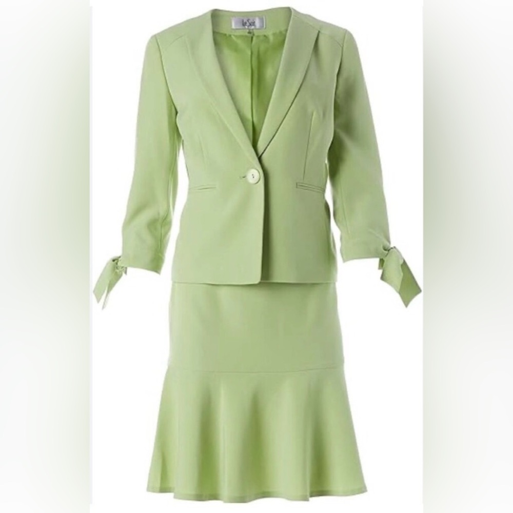 Le Suit Women's Suit with Embellished Lapel, 16W Crabapple